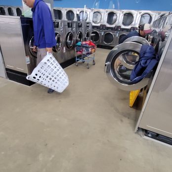Big Bubbles Laundromat - Laundromat Near Me - Oxnard, California