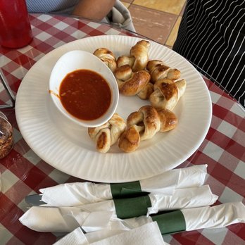 Pomodoro Pizza Pasta - Garlic knot - Italian Near Me - Aurora, Colorado