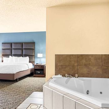 Best Western Holiday Manor - King Suite with Jacuzzi - Hotels Near Me - Newton, Iowa Best Western Holiday Manor - King Suite with Jacuzzi - Hotels Near Me - Newton, Iowa