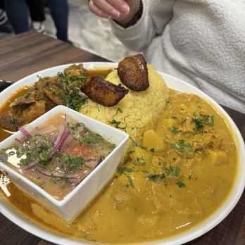 La Roca Restaurant - Bandera Ecuatoriana - Latin American Near Me - Elizabeth, New Jersey