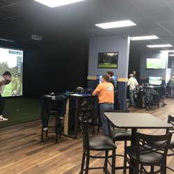 Dogleg North Indoor Golf & Lounge