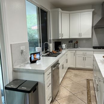 Alaniz Home Remodeling - New sink and cabinets - General Contractors Near Me