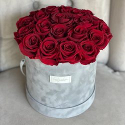 Holy Chic Los Angeles - Light Grey Suede Haute Couture Round Box in Perfecto Size with Bordeaux Color Preserved Roses