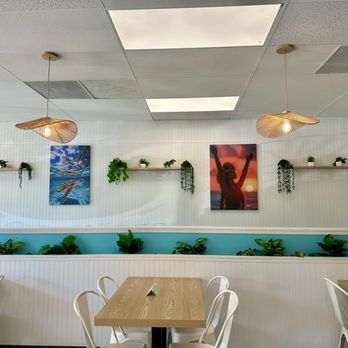 Alohahola - Beautiful decor - Hawaiian Near Me - Virginia Beach, Virginia