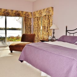 Lady Loon Cottages - Northern Loon Master Bedroom