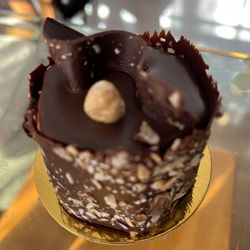 Masse's Pastries - Hazelnut chocolate cake