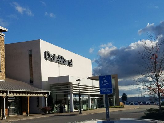 Crate & Barrel by null