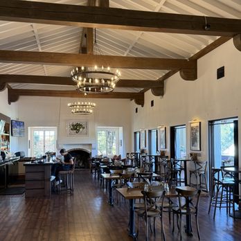 Birdie's at Stanford Golf - New American Near Me - Stanford, California