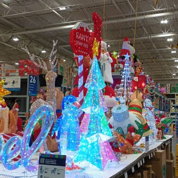 Lowe's Home Improvement - Christmas display - Hardware Stores Near Me - Chicago, Illinois