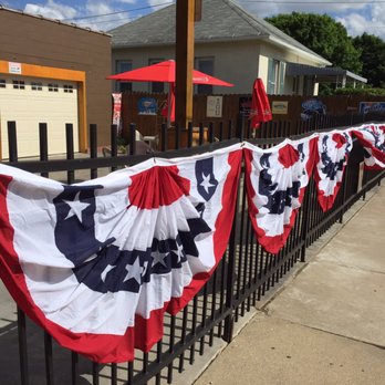 Bulldogs Bar - Back patio - Pubs Near Me - Oglesby, Illinois