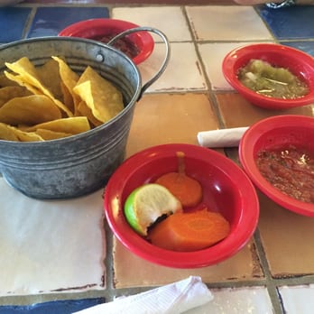 Tulum Fresh Mexican Grill - Chips, salsa and spicy pickled jalapeños and carrots - Mexican Near Me - Jackson, Tennessee