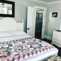 Crews Inn Bed & Breakfast - Ike and Sue's Room