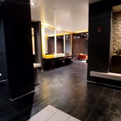 Landmark Theatres - Scottsdale - Bathroom