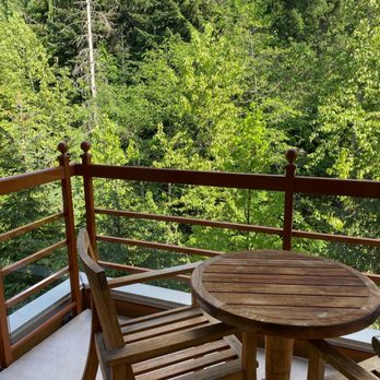 Four Seasons Resort - Private and quiet patio off bedroom - Hotels Near Me - Squamish, British Columbia