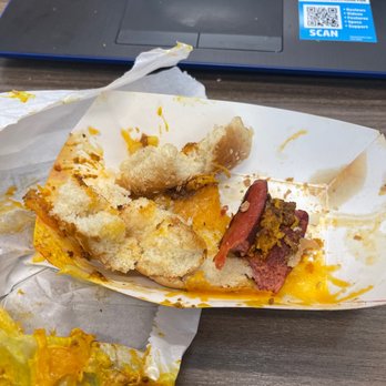 Beeps Fast Food - Chili Dog ! On a hard ass bun ! Very disappointed !! - Fast Food Near Me - Van Nuys, California