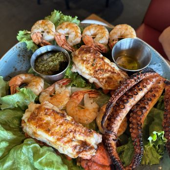 Bâton Rouge Steakhouse & Bar - Seafood tower - Steakhouses Near Me - Vaughan, Ontario Bâton Rouge Steakhouse & Bar - Seafood tower - Steakhouses Near Me - Vaughan, Ontario