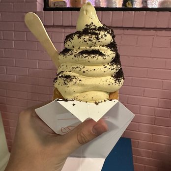Omg Squee - Pumpkin ice cream with gf oreo crumble in a nutella taiyaki - Desserts Near Me - Austin, Texas
