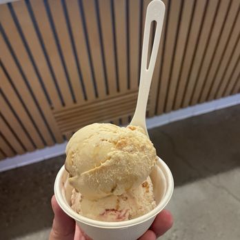 Seaside Creamery - Split scoop - Ice Cream & Frozen Yogurt Near Me - Long Beach, California
