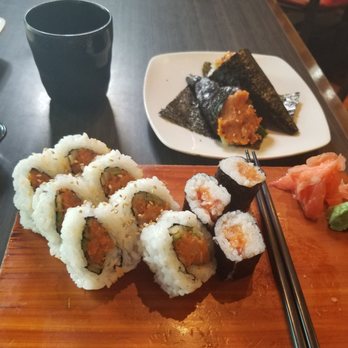 Sushi Oyama - Spicy tuna cones, spicy tuna rolls and salmon rolls - Japanese Near Me - Burnaby, British Columbia