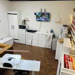 NAYL 101 by Fibi Nail and Head Spa Private Studio in Webster TX - Private Webster studio offering manicures, pedicures, head spa & waxing in a clean, relaxing setting.