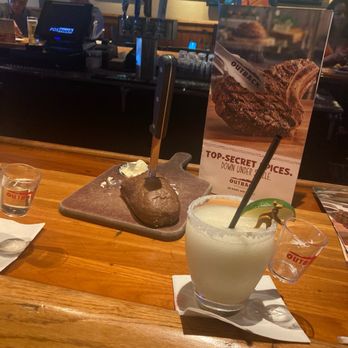 Outback Steakhouse - Steakhouses Near Me - Westbury, New York