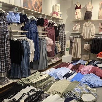 Aerie - inside - Women's Clothing Near Me - Paramus, New Jersey Aerie - inside - Women's Clothing Near Me - Paramus, New Jersey