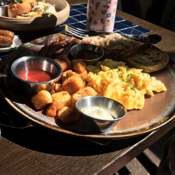 Cira - Classic American (potatoes were great!! Sausage was nice too. scrambled eggs were pretty boring) - Mediterranean Near Me - Chicago, Illinois