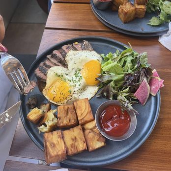 Earls Kitchen + Bar - New American Near Me - Fort Lauderdale, Florida