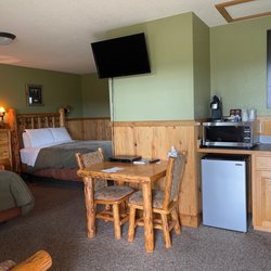 Riverstone Family Lodge & Cabins - Kitchen area