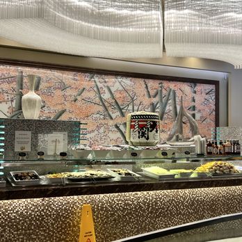 100s Seafood Grill Buffet - Center buffet island featuring seafood and salads - Buffets Near Me - San Diego, California