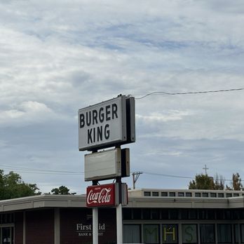 Burger King - Outdoor sign - Burgers Near Me - Mattoon, Illinois