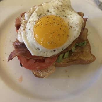 Ironclad Inn - Avocado toast breakfast - Bed & Breakfast Near Me - Fredericksburg, Virginia Ironclad Inn - Avocado toast breakfast - Bed & Breakfast Near Me - Fredericksburg, Virginia