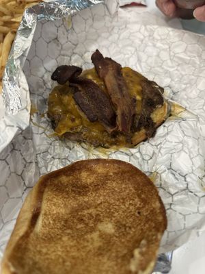 M Burger by null