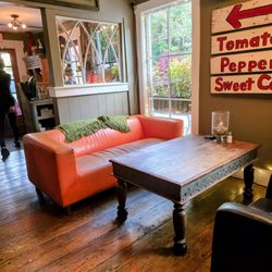 Krista's - Waiting area