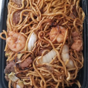 Yang Chow 2.0 - Came back again for the House Lo Mein $13 - Chinese Near Me - Long Beach, California Yang Chow 2.0 - Came back again for the House Lo Mein $13 - Chinese Near Me - Long Beach, California