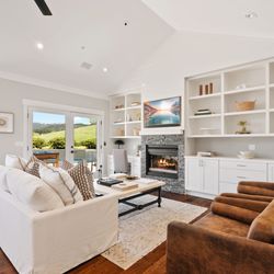 Sea Blush Studios - Corral de Tierra, CA Modern Farmhouse