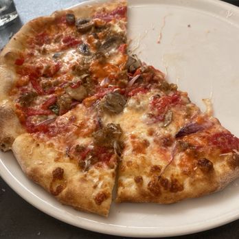 Il Fornaio - Pizza with veg & sausage.  It was ok - Italian Near Me - Irvine, California