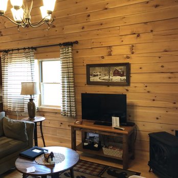 Muddy Moose Log Cabins - Living room - Hotels Near Me - Morrisville, Vermont Muddy Moose Log Cabins - Living room - Hotels Near Me - Morrisville, Vermont