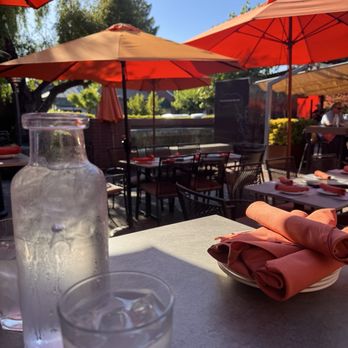 Wildwood Kitchen & Bar - Patio área - New American Near Me - Sacramento, California Wildwood Kitchen & Bar - Patio área - New American Near Me - Sacramento, California