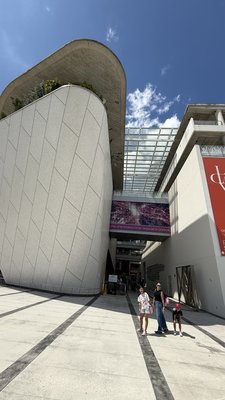 Patricia and Phillip Frost Art Museum by null