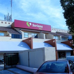 Sorianna Hiper - Store was in a huge shopping plaza with zillions of cars.