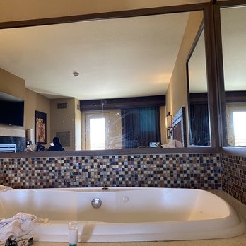 Kalahari - Bathtub, has jets that are fire and water can get really hot - Resorts Near Me - Pocono Manor, Pennsylvania