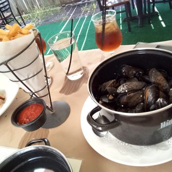 Cafe Bruges - Clams and fries with home made ketchup - Belgian Near Me - Carlisle, Pennsylvania