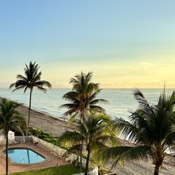 Hillsboro Beach Resort - Sunrise in the morning from oceanview suite (June 2023)