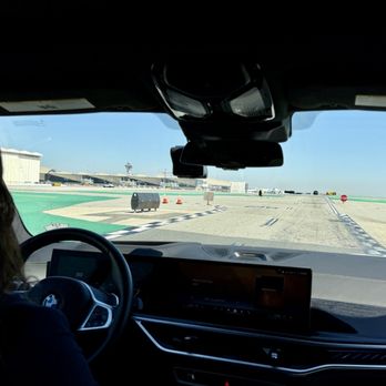 P/S - Driving to the plane - Airport Lounges Near Me - Los Angeles, California P/S - Driving to the plane - Airport Lounges Near Me - Los Angeles, California