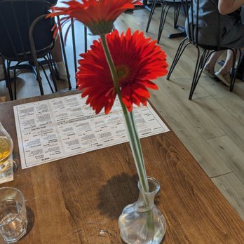 850 Degrees Pizzeria - Flowers - Pizza Near Me - Etobicoke, Ontario