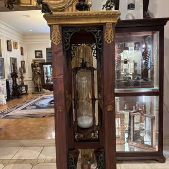 VAMPA Vampire & Paranormal Museum - Beautiful hour glass - Museums Near Me - Doylestown, Pennsylvania