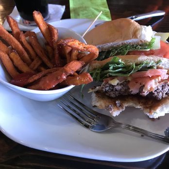 OHSO Distillery - Great burgers - New American Near Me - Scottsdale, Arizona