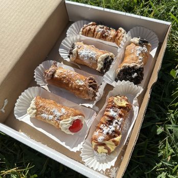 Remy's Cannolis - Traditional, Chocolate Reeses Cups, Chocolate Chips, Strawberries, Banana Cream Pie and Oreo Cannolis, yummy - Food Delivery Services Near Me