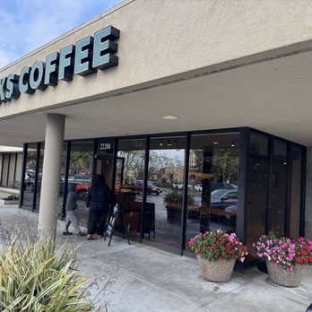 Starbucks - Clean outdoor environment. 乾淨的店外環境 - Coffee & Tea Near Me - Hayward, California Starbucks - Clean outdoor environment. 乾淨的店外環境 - Coffee & Tea Near Me - Hayward, California